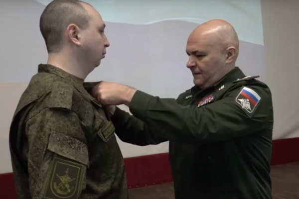 Первый замминистра обороны РФ вручил госнаграды военнослужащим Первый замминистра обороны РФ вручил госнаграды военнослужащим