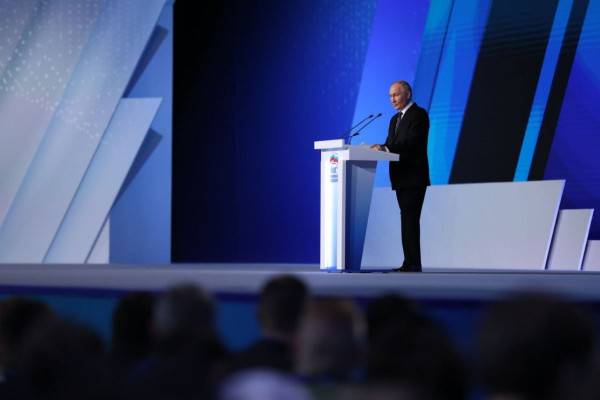 Владимир Путин: «Единая Россия» работает именно там, где решается судьба страны! Владимир Путин: «Единая Россия» работает именно там, где решается судьба страны!