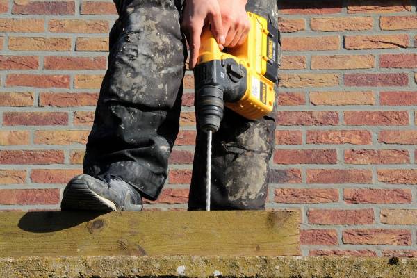 В Смоленске на улице 2-я Ясенная уберут железобетонные столбы