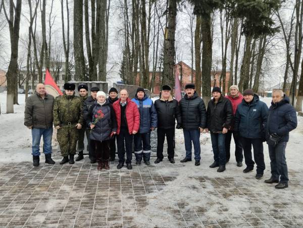 В сквере памяти погибших воинов