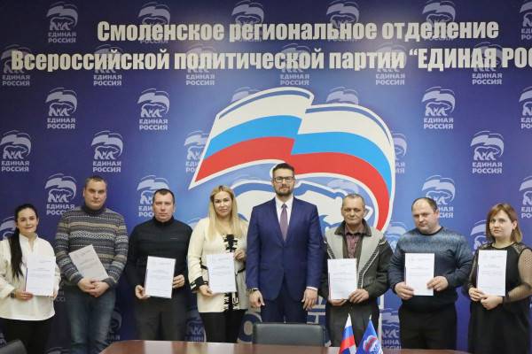 Координатор проекта «Новая школа» встретился со смолянами, участвовавшими в ремонте школ