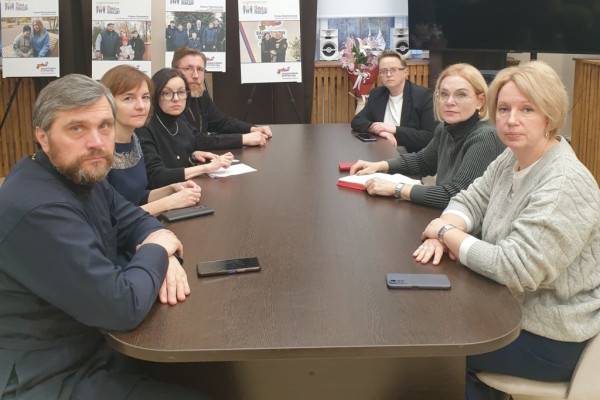 В Смоленске обсудили вопросы оказания психологической и духовной  поддержки участников СВО и членов их семей