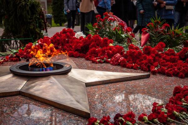 Василий Анохин поздравил смолян с Днём Великой Победы