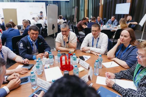 Александр Новиков завершил обучение в Школе мэров Александр Новиков завершил обучение в Школе мэров