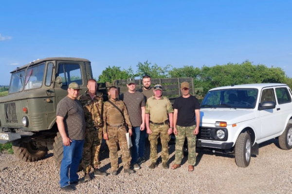 Смоленскому отряду «Феникс» единороссы доставили ГАЗ-66, «Ниву» и генераторы