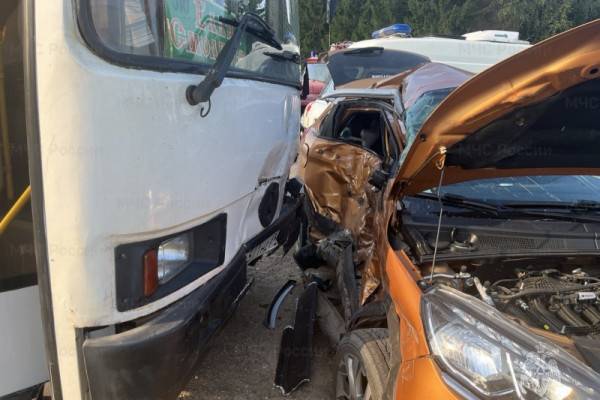 На окружной кольцевой дороге в Ельне произошла авария