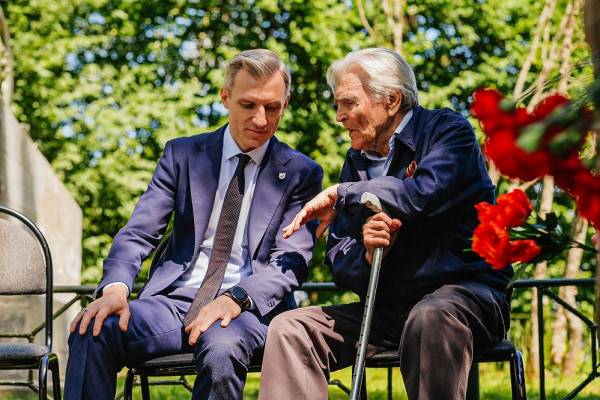 Василий Анохин побывал в Ельнинском районе, где почтил память тех, кто погиб в Великой Отечественной войне