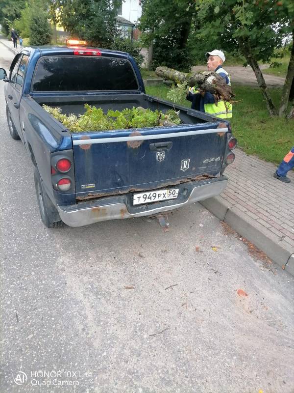 Работы по поддержанию в порядке улично-дорожной сети продолжаются