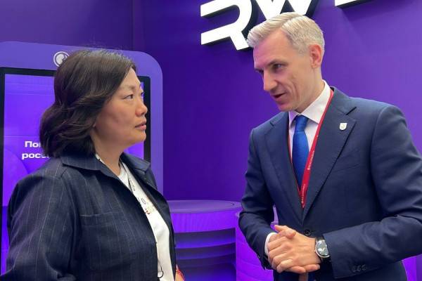 Василий Анохин встретился с главой Wildberries на ПМЭФ Василий Анохин встретился с главой Wildberries на ПМЭФ