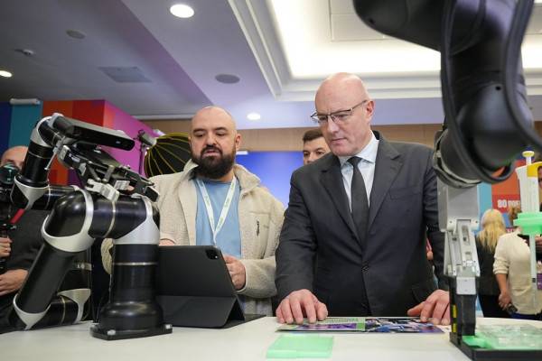 Заместитель председателя Правительства РФ Дмитрий Чернышенко посетил выставку Форума будущих технологий Заместитель председателя Правительства РФ Дмитрий Чернышенко посетил выставку Форума будущих технологий