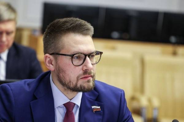 Сенатор Руслан Смашнев выступил на комитете Совета Федерации по законопроекту в туристической сфере