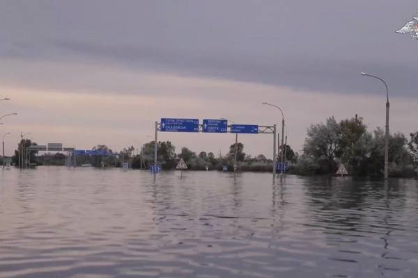 Российские подразделения оказывают помощь пострадавшим от теракта на Каховской ГЭС