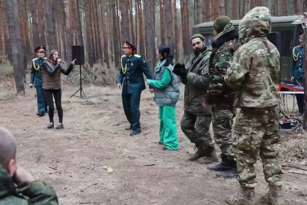 В зону СВО прибыла бригада ансамбля песни и пляски Центрального военного округа