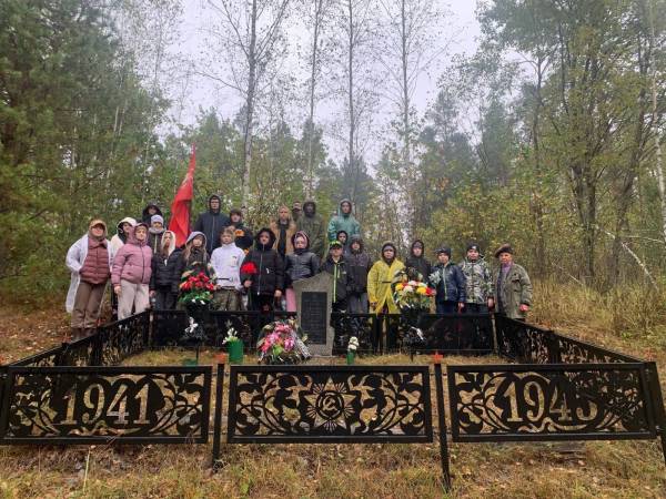 По следам героев: патриотический поход школьников к памятникам Великой Отечественной войны