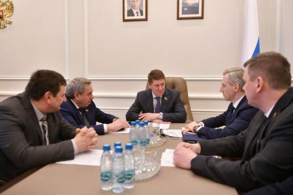 Василий Анохин обсуждает инфраструктурные проекты в Совете Федерации Василий Анохин обсуждает инфраструктурные проекты в Совете Федерации