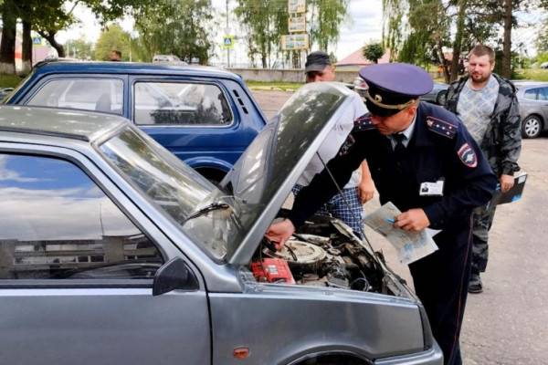 Передвижной пункт по оказанию госуслуг по линии Госавтоинспекции отработал в Демидове