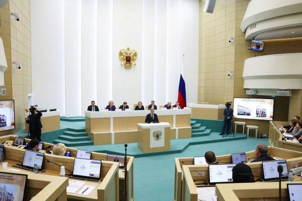 Губернатор Смоленской области выступил в Совете Федерации в Москве Губернатор Смоленской области выступил в Совете Федерации в Москве