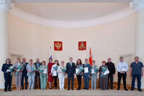 Губернатор Смоленской области поздравил медиков с профессиональным праздником