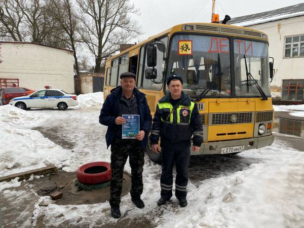 Сотрудники Госавтоинспекции провели акцию « По зимней дороге без ДТП»