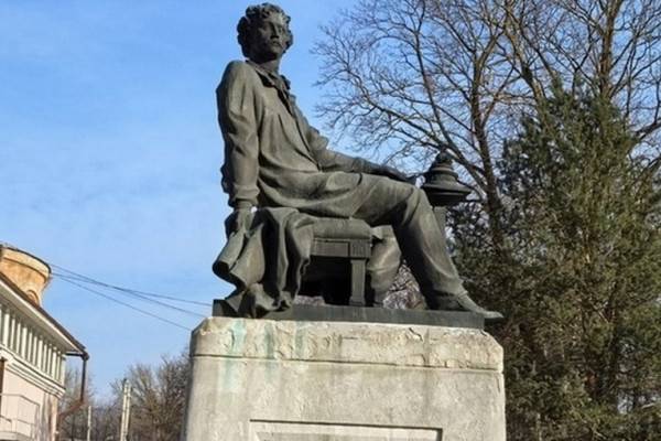 Продление голосования и обсуждение памятников в Смоленске