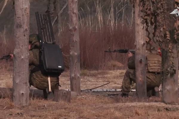 Обучение младших офицеров ВДВ в действии