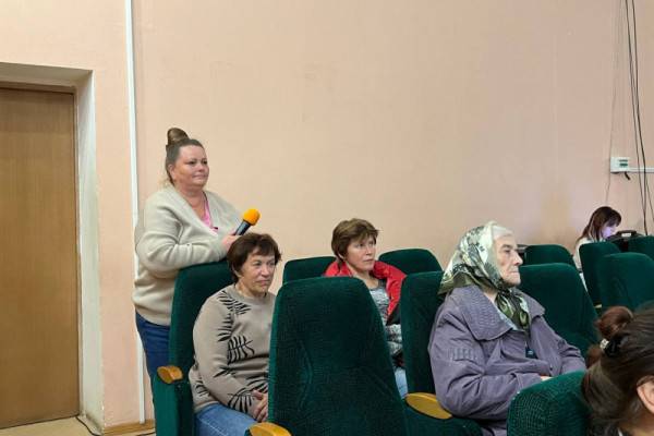 Обсуждение актуальных вопросов в Глинково на встрече с главой округа