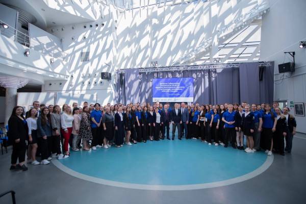 Губернатор Смоленской области Василий Анохин провел беседу со студентами, которые в будущем станут управленцами