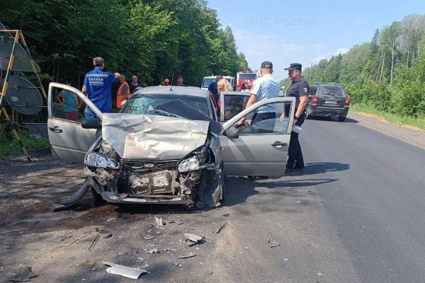 В районе Демидовском произошло столкновение четырех автомобилей