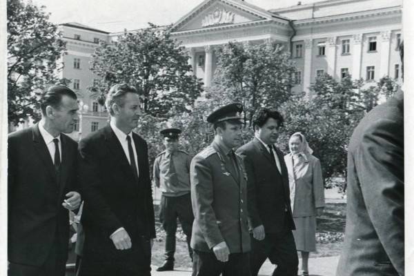 Смоляне празднуют день рождения Юрия Гагарина Смоляне празднуют день рождения Юрия Гагарина