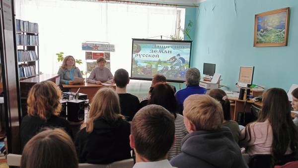 Патриотический урок для школьников в библиотеке
