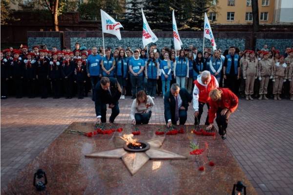 Александр Новиков, глава города Смоленска, принял участие в акции «Огонь памяти»