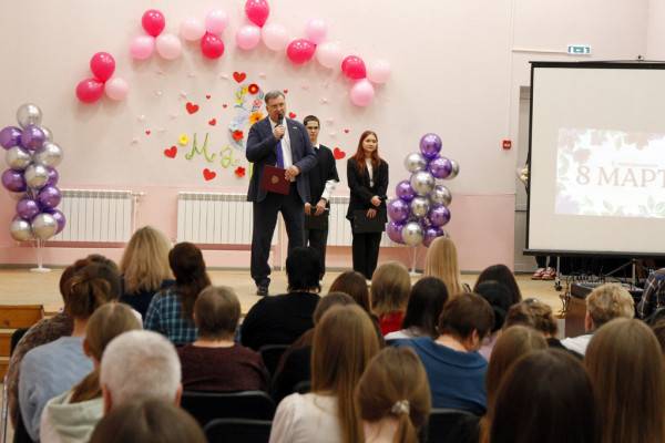 Поздравление коллектива медицинского колледжа председателем Смоленского горсовета Поздравление коллектива медицинского колледжа председателем Смоленского горсовета