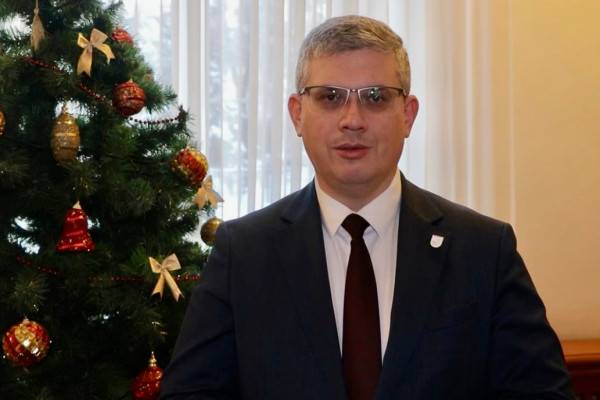Глава города Александр Новиков поздравляет смолян с наступающим Новым годом и Рождеством