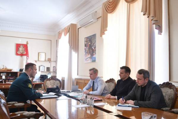 Развитие международной торговли и поддержка экспортеров обсуждены на встрече губернатора Смоленской области с начальником таможни Развитие международной торговли и поддержка экспортеров обсуждены на встрече губернатора Смоленской области с начальником таможни