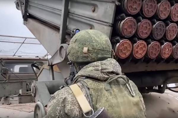 Расчёты систем «Град» уничтожили опорные пункты и живую силу ВСУ в Луганской Народной Республике Расчёты систем «Град» уничтожили опорные пункты и живую силу ВСУ в Луганской Народной Республике