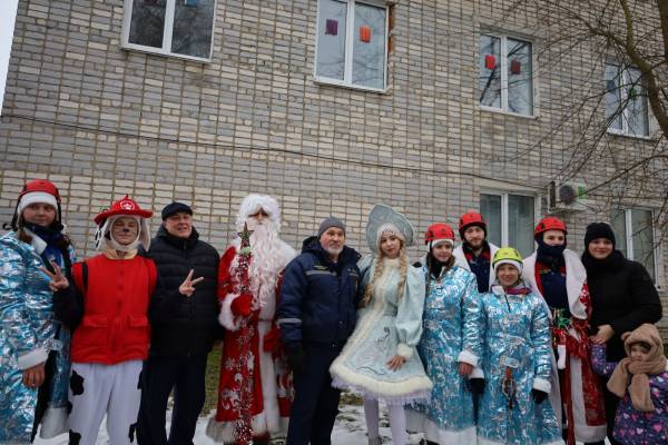 Новогодние волшебники пришли в гости в маленьким пациентам Рославльской ЦРБ