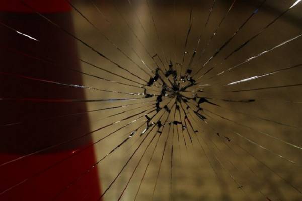 На трассе М-1 в Вяземском районе столкнулись Renault Logan и большегруз