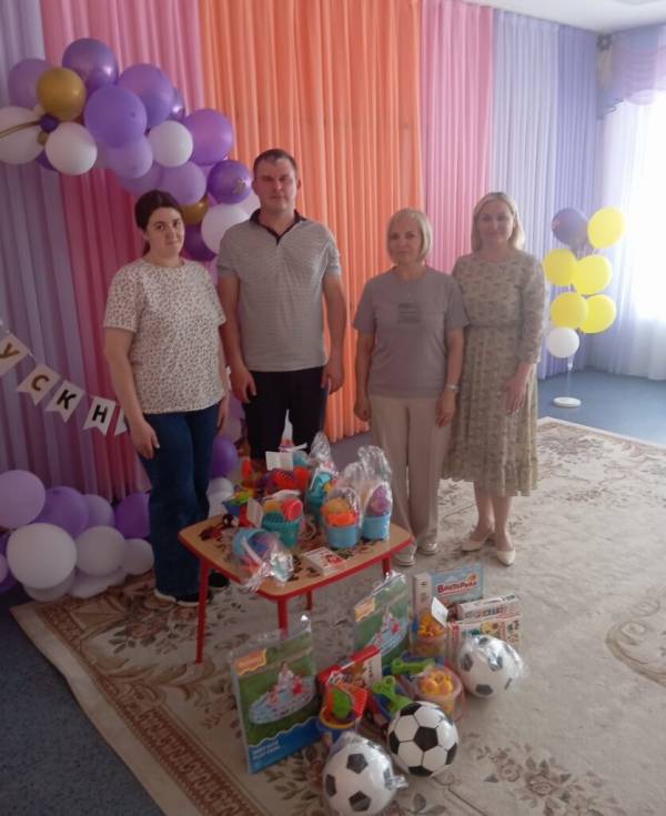 Коммунист Андронов поздравил детский сад с Днем защиты детей Коммунист Андронов поздравил детский сад с Днем защиты детей