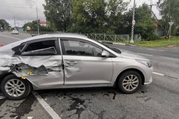 В Рославльском районе столкнулись «УАЗ» и Hyundai Solaris