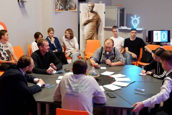 Смоленские школьники узнали о секретах успеха в интеллектуальных играх Смоленские школьники узнали о секретах успеха в интеллектуальных играх