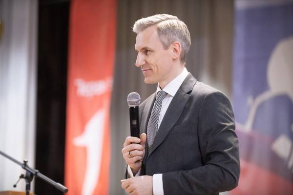 Василий Анохин поздравил смолянок с 8 Марта Василий Анохин поздравил смолянок с 8 Марта