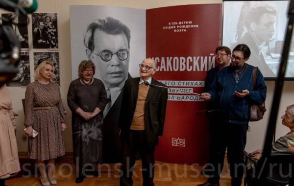 В Историческом музее открылась выставка «Исаковский В его стихах звучит душа народа» В Историческом музее открылась выставка «Исаковский В его стихах звучит душа народа»