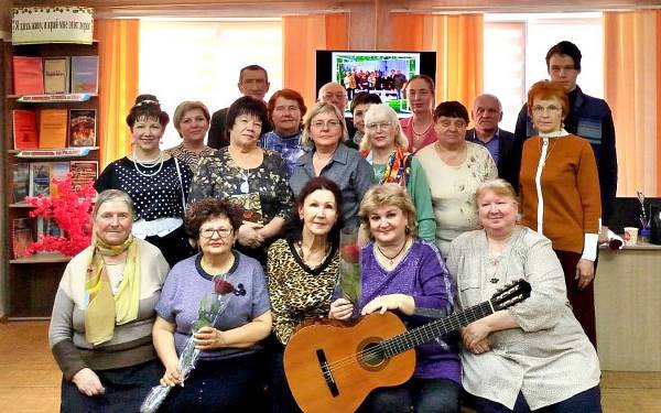 Творческая встреча с поэтами и бардами в Шумячской библиотеке Творческая встреча с поэтами и бардами в Шумячской библиотеке