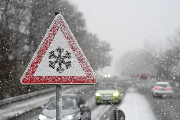 Госавтоинспекция предупреждает о сильных морозах и советует водителям быть особенно внимательными на дорогах