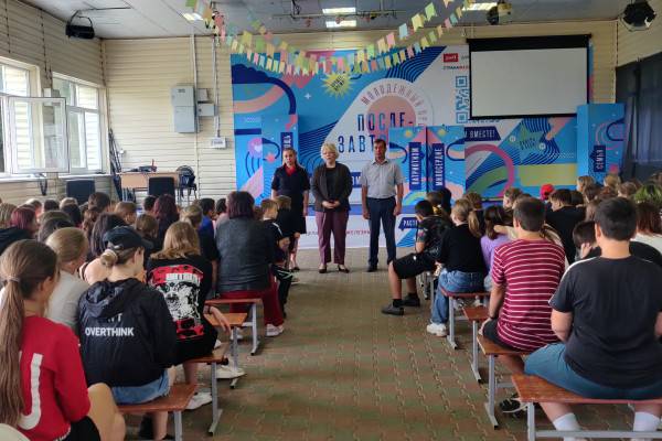 Смоленские транспортные полицейские и общественники посетили детский оздоровительный лагерь «Факел»