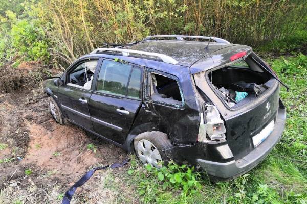 В районе Шумяч иномарка покинула проезжую часть