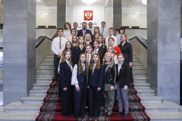 Ученики Смоленского лицея посещают Госдуму Ученики Смоленского лицея посещают Госдуму