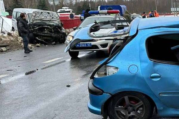 В Вяземском районе полицейские работают на месте ДТП, в котором погибла женщина