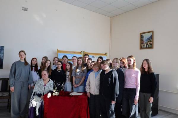 Людмила Лисюкова: 50 лет творчества и незабываемый моноспектакль Людмила Лисюкова: 50 лет творчества и незабываемый моноспектакль