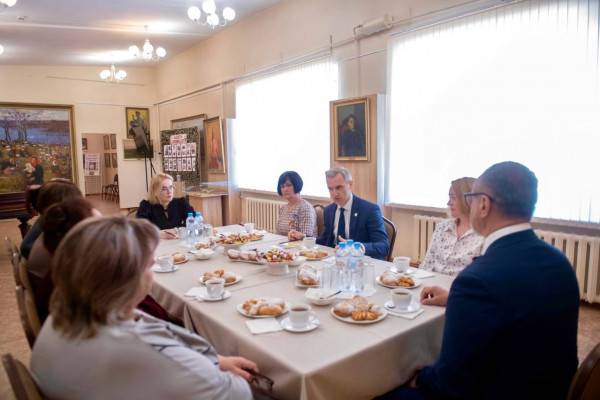 Василий Анохин обсуждает поддержку ветеранов СВО в Смоленской области